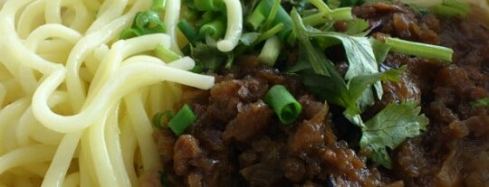 台湾担仔麺 is one of 新橋ランチ.