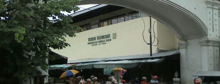 Pasar Kanoman is one of Shopping spots in Cirebon.