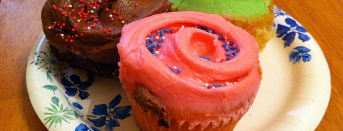 Little Cupcake Bakeshop is one of Locais salvos de Gabriela.