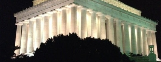 Lincoln Memorial is one of Favorite Arts & Entertainment.