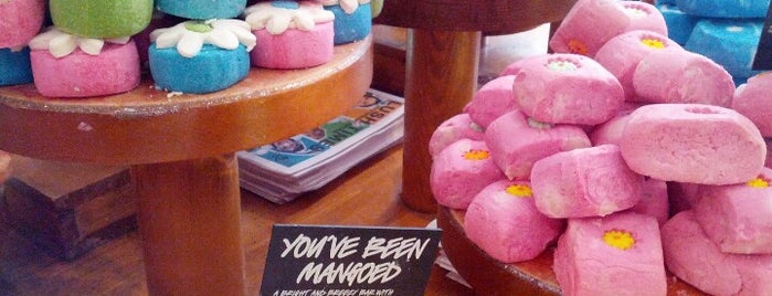 LUSH is one of Kayさんのお気に入りスポット.