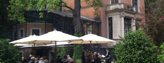 Café Restaurant Wintergarten is one of Farhad'ın Beğendiği Mekanlar.
