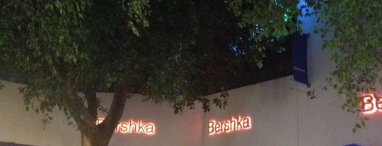 Bershka is one of Orte, die Daniel gefallen.