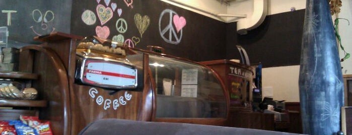 Peace & Love Cafe is one of Wifi NYC.