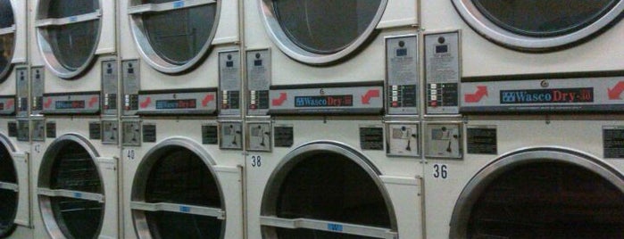 Potrero Coin Laundry is one of Tempat yang Disukai Paul.