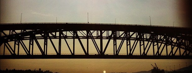Iron Workers Memorial Bridge is one of Locais curtidos por Kitty.