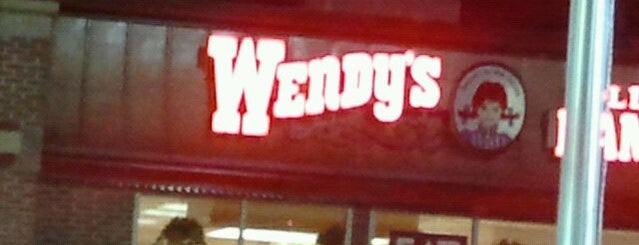 Wendy’s is one of สถานที่ที่ Timothy ถูกใจ.