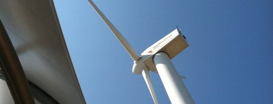 MidAmerican Energy Wind Turbine & Education Center is one of สถานที่ที่ Meredith ถูกใจ.