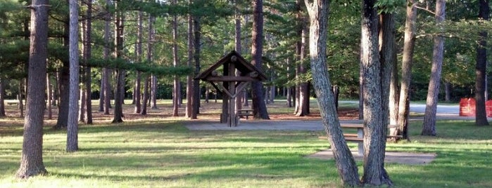 Houghton Lake Rest Area 401 is one of Tempat yang Disukai Caryn.