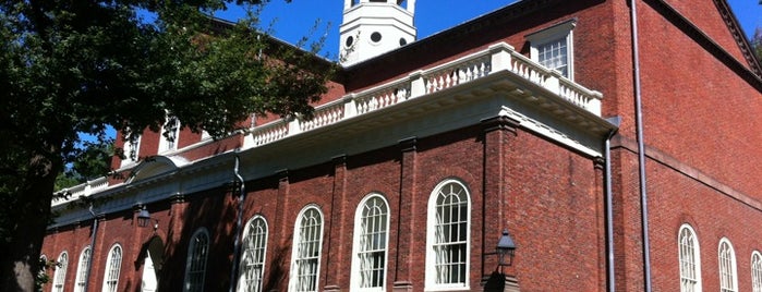 Harvard Hall is one of Lieux sauvegardés par Rubix.