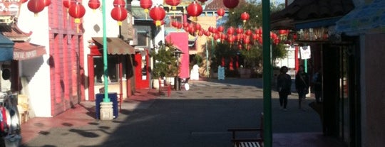 Chinatown is one of Pretty much the most über awesome spots I know.....