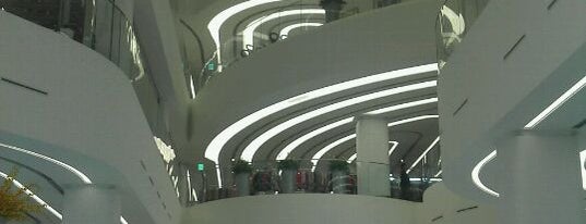 Galleria Department Store is one of Tempat yang Disimpan Orietta.