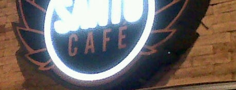Santo Café Bar is one of Bares.