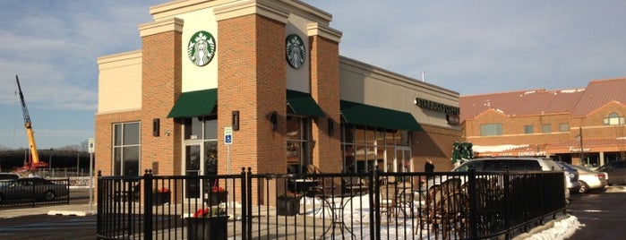 Starbucks is one of สถานที่ที่ AJ ถูกใจ.
