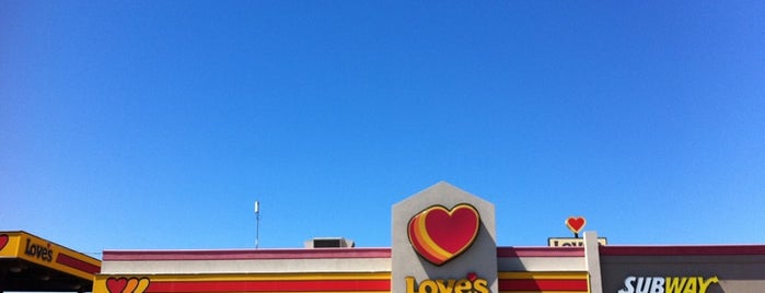 Love's Travel Stop is one of Orte, die Matt gefallen.