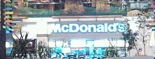 McDonald's is one of Locais curtidos por Silvina.