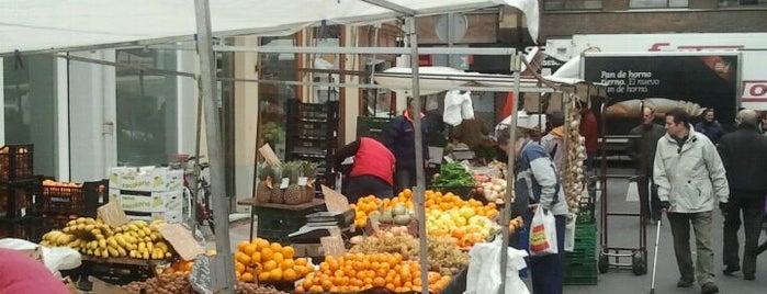 Plaza De Colón is one of Mercados Abiertos.