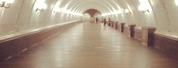 metro Teatralnaya is one of Получаем бейджи.