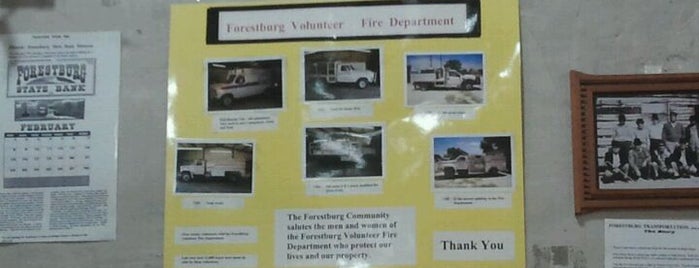 Forestburg Country Store is one of สถานที่ที่ Lisa ถูกใจ.