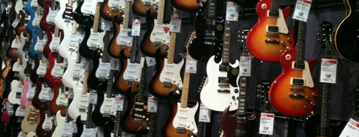 Guitar Center is one of Bri-cycleさんのお気に入りスポット.