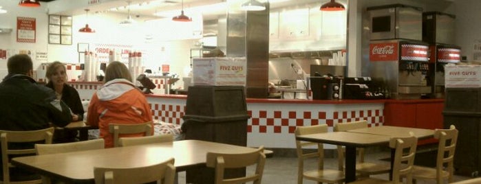 Five Guys is one of Bさんのお気に入りスポット.