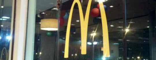 McDonald's is one of Tempat yang Disimpan Roberto.
