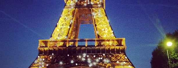 에펠탑 is one of Dream Places To Go.
