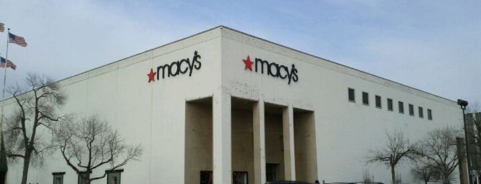 Macy's is one of Tunisiaさんのお気に入りスポット.
