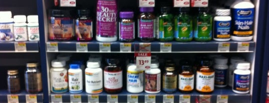 The Vitamin Shoppe is one of Lauraさんのお気に入りスポット.