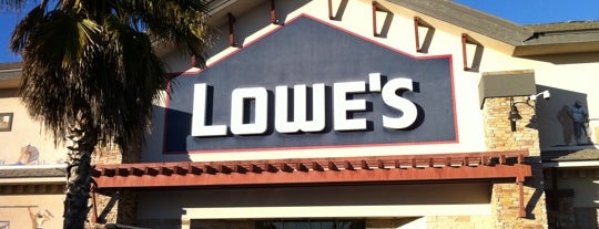 Lowe's is one of สถานที่ที่ Ellia ถูกใจ.