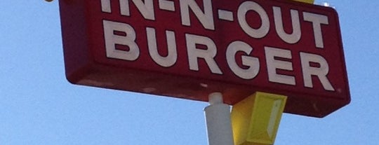 In-N-Out Burger is one of Mandy'ın Beğendiği Mekanlar.