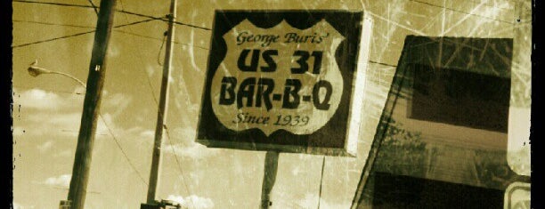 US 31 Bar-B-Q is one of Lieux qui ont plu à Sandy.