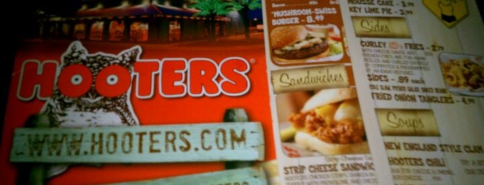 Hooters is one of Manoloさんのお気に入りスポット.