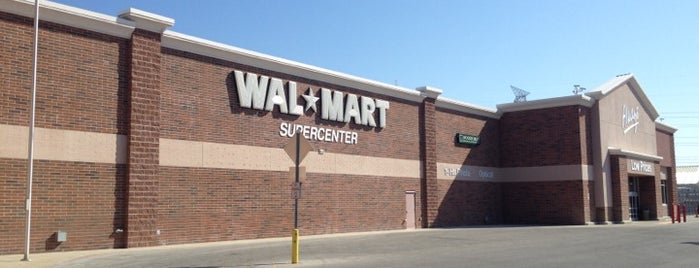 Walmart Supercenter is one of สถานที่ที่ Wendy ถูกใจ.