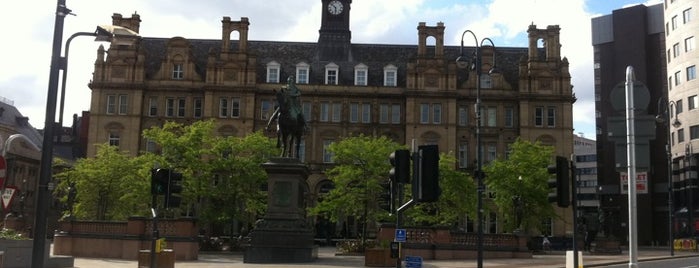 City Square is one of Leeds.