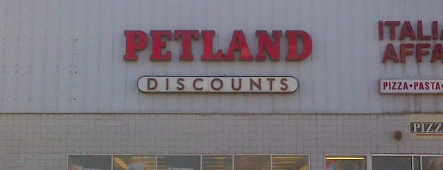 Petland Discounts is one of Orte, die Manny gefallen.