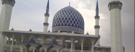Masjid Sultan Salahuddin Abdul Aziz Shah is one of Baitullah : Masjid & Surau.