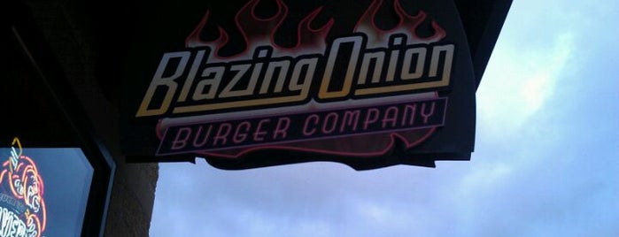 Blazing Onion Burger Company is one of สถานที่ที่ Maxwell ถูกใจ.