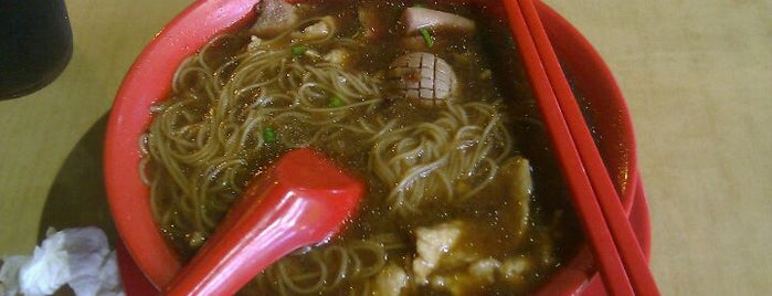 Seng Kee Black Herbal Chicken Soup 成基黑鸡补品 is one of สถานที่ที่ Ian ถูกใจ.