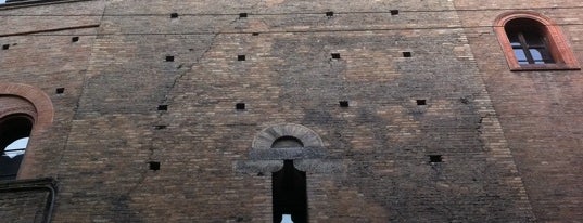 Torre degli Alberici is one of Torri di Bologna.