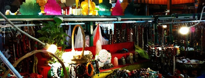 Chiang Mai Night Bazaar is one of พาชม พาเดิน.
