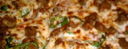 Extreme Pizza is one of Lugares favoritos de Crystal.