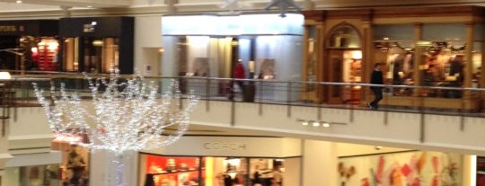 Tysons Galleria is one of Tempat yang Disukai Dante.