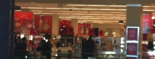 Macy's is one of สถานที่ที่ Tammy ถูกใจ.