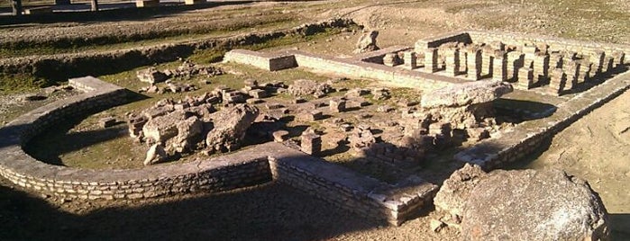 Conjunto Arqueológico de Itálica is one of 101 cosas que ver en Andalucía antes de morir.