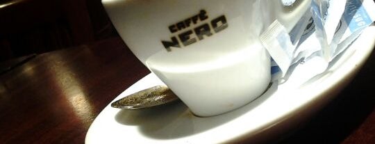 Caffè Nero is one of Posti che sono piaciuti a Patrick James.