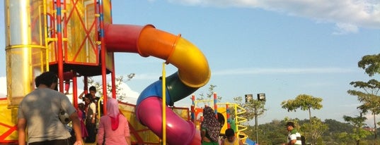 Taman Tasik Cempaka Playground is one of สถานที่ที่ ꌅꁲꉣꂑꌚꁴꁲ꒒ ถูกใจ.