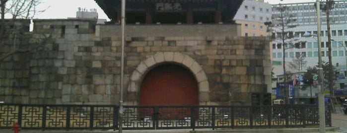 Gwanghuimun - Gwanghui gate is one of The Gates of Seoul.