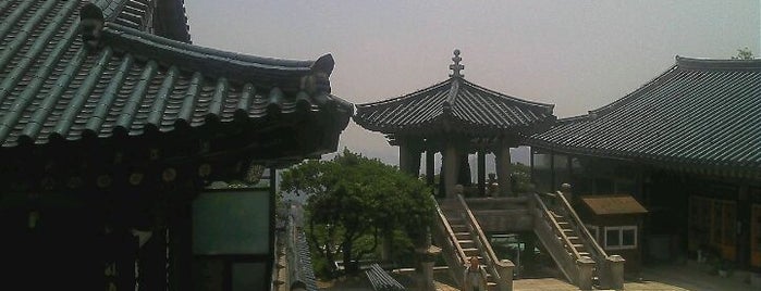 승가사 is one of Buddhist temples in Gyeonggi.