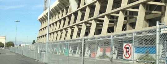 Veteran's Memorial Stadium is one of Tempat yang Disukai Ryan.
